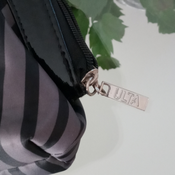 Ulta Make-up Case/Clutch - Picture 3 of 7